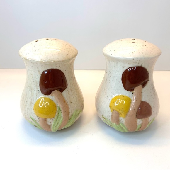 Vintage 1970s Mushroom Ceramic Salt and Pepper Shakers Set 4” Tall - Picture 6 of 10